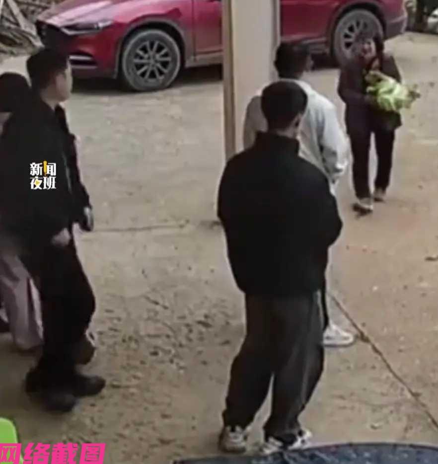 湖南邵阳有男生，这不第一次带着女朋友回老家一进门，随后就遇到自己八十岁的奶奶。