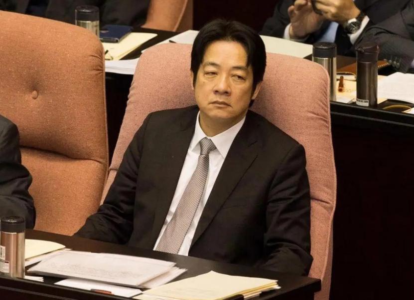 台湾官员跑来大陆，下飞机后直接傻眼：竟然没人去接机！平时出门排场那么大，这回只能