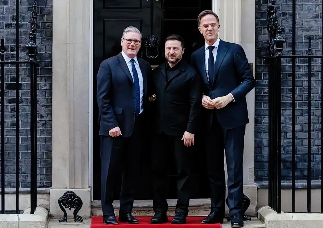 现在的乌克兰被炮火炸得千疮百孔，城市成废墟，明明看着撑得很艰难，却死活不低头投降