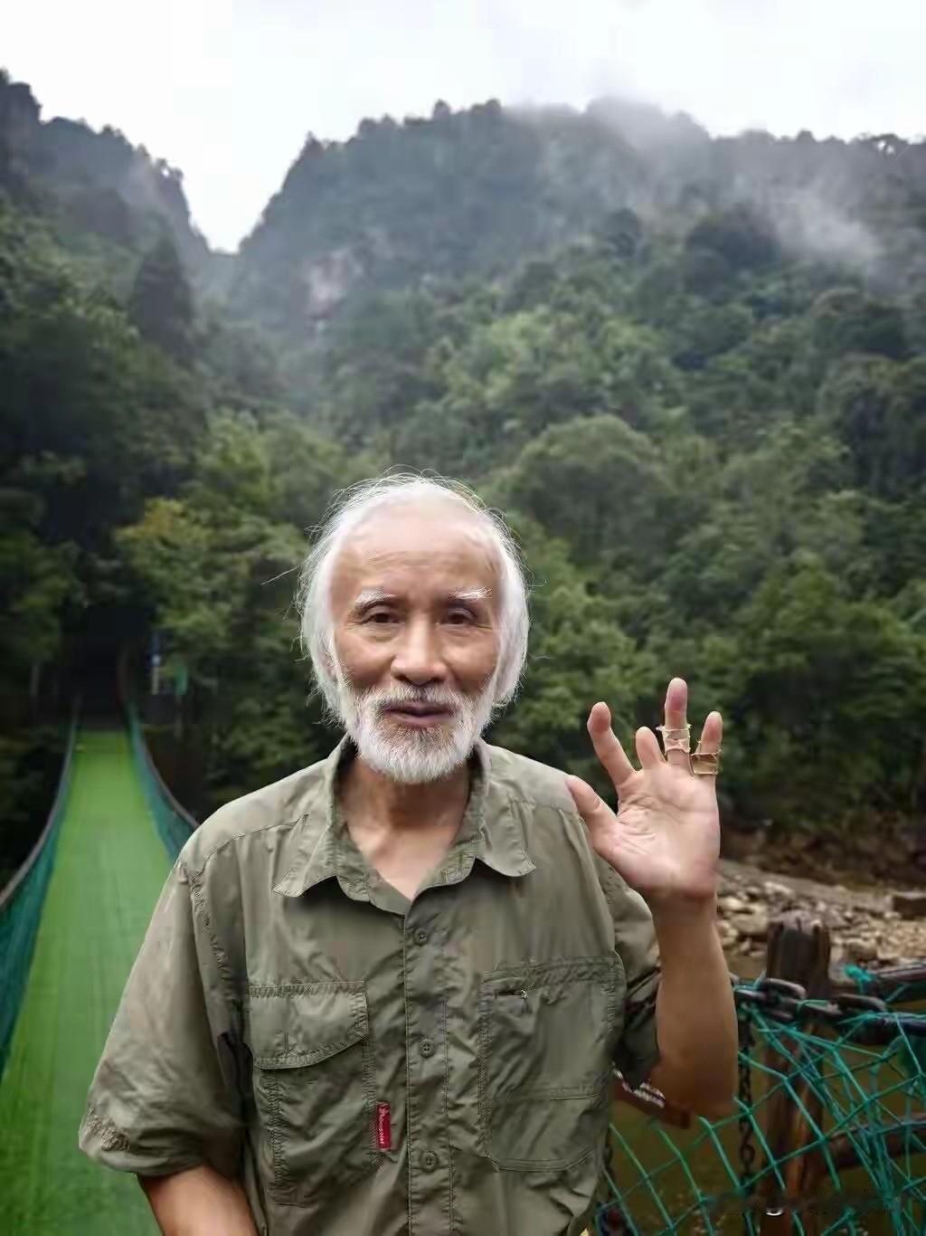 很多人说，🔥野外随手捡几颗保护动物的鸟蛋，判刑坐牢。莽山烙铁头都做成标本了，为