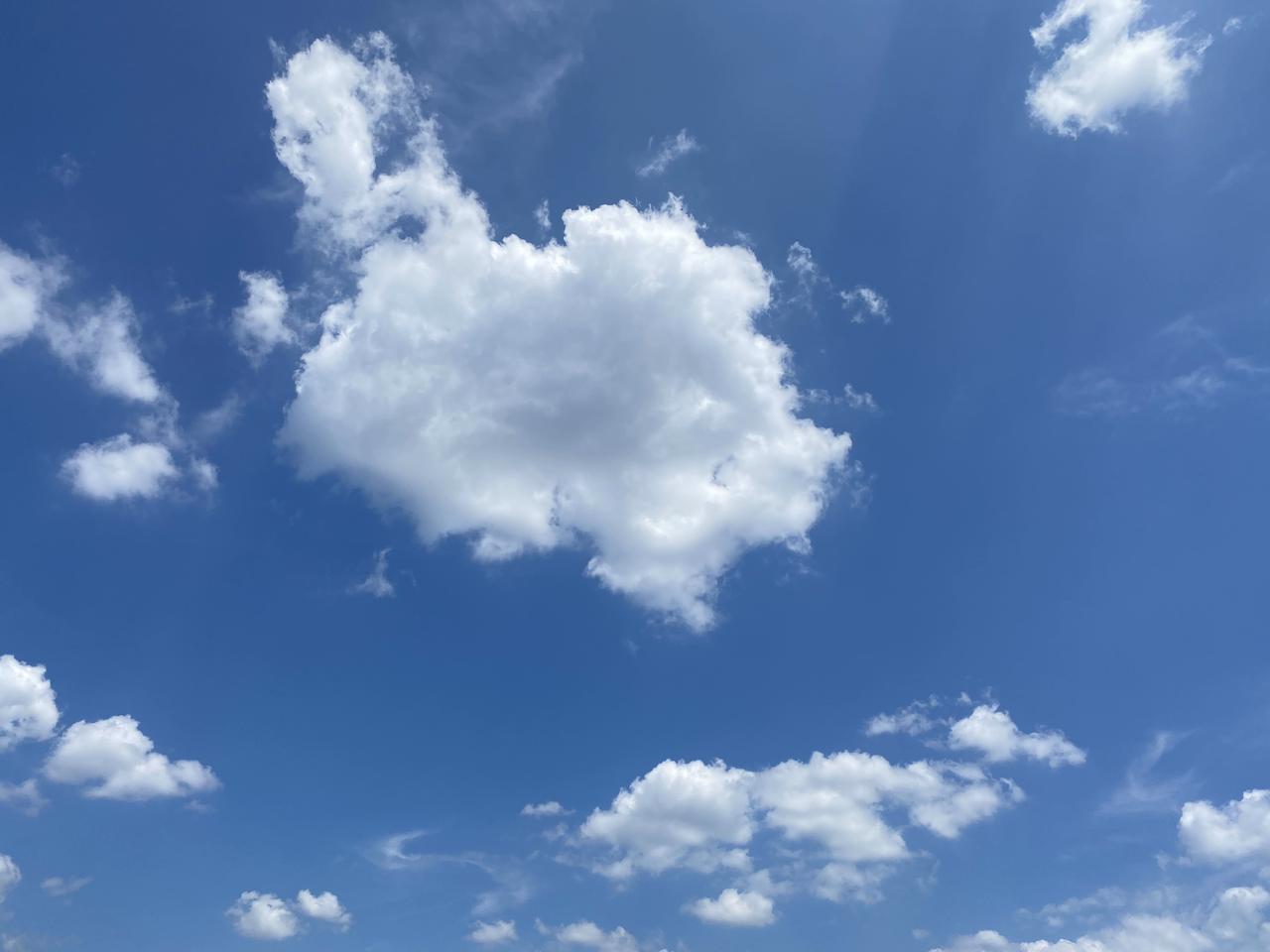 分享几张天空干净的照片