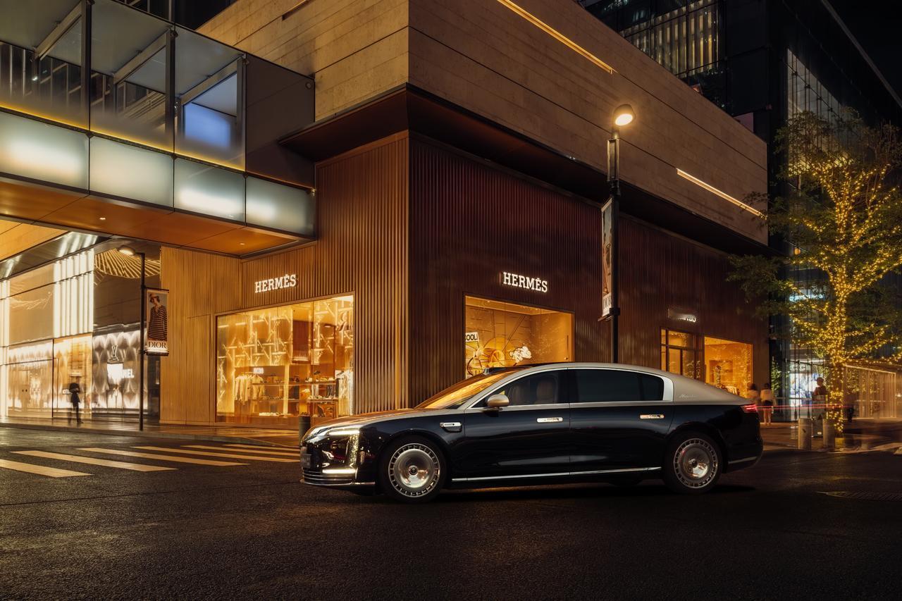 总裁圈集体打卡,尊界S800成高端身份新标识长江商学院CEO班走进上海鸿蒙智