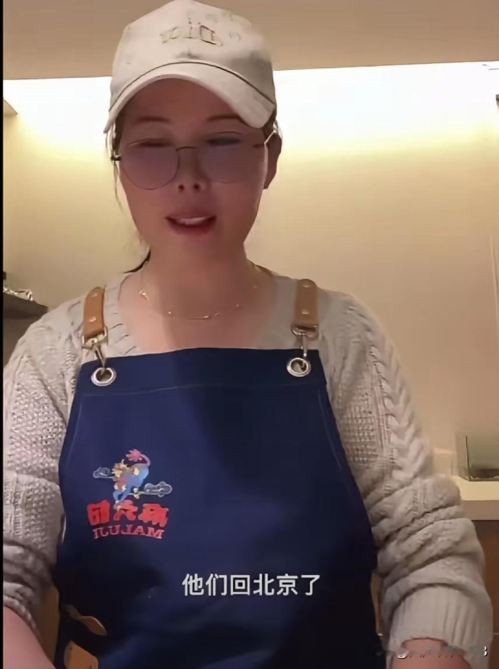 小杨阿姨直播透露马筱梅夫妻夫妻陪完孩子过完元旦之后，匆匆忙忙又回到北京去了。