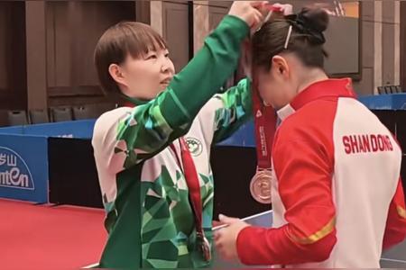 朱雨玲后来在接受采访时提到，当年她因为生病离开国家队的时候，陈梦是第一个发消息鼓