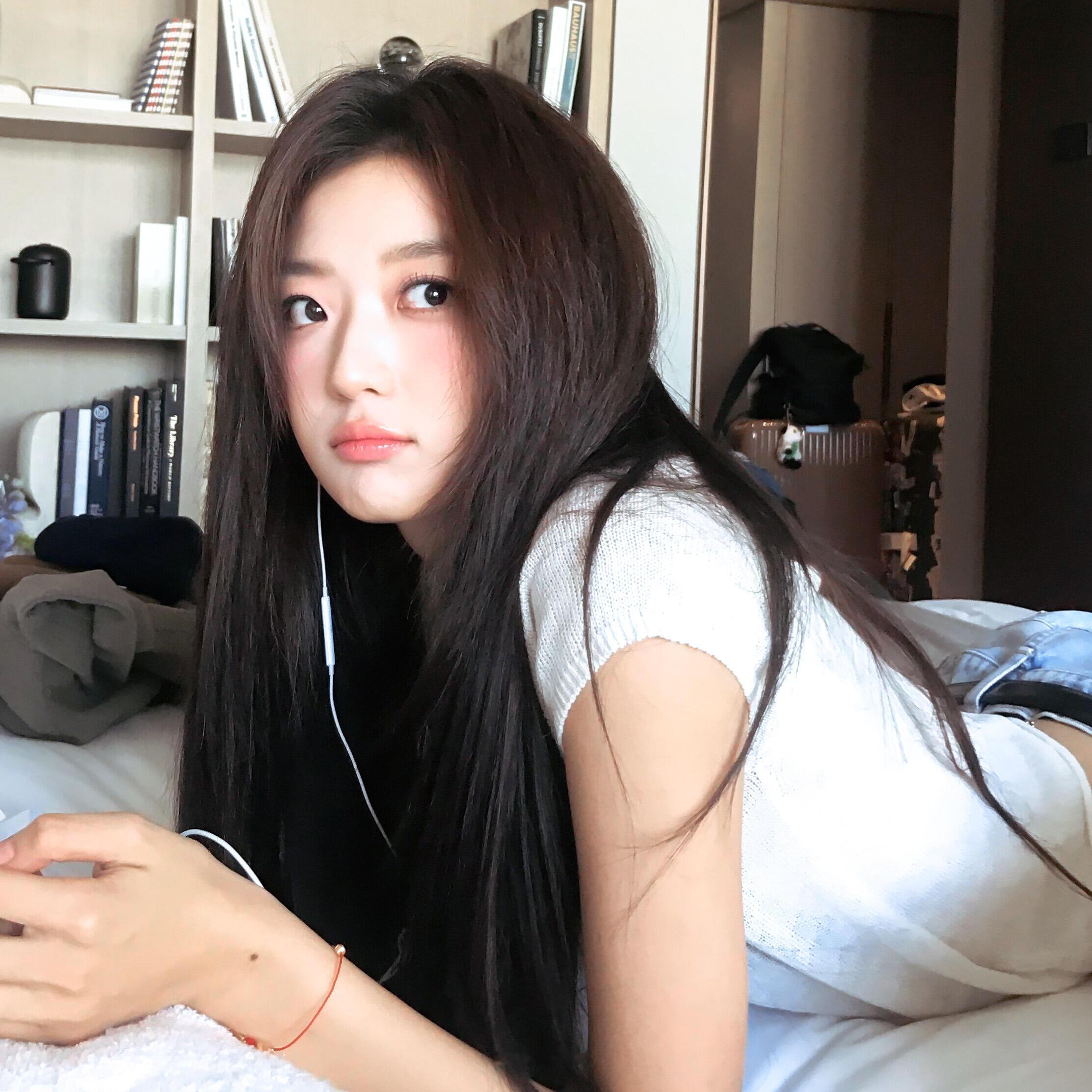 -𝐒𝐇𝐀𝐑𝐄｜孙千头像背景图搭配⸝⸝🪞꙳☕◟💭。