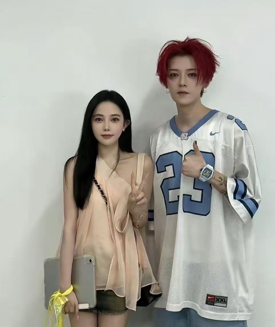这女孩是谁？没关晓彤漂亮​​​