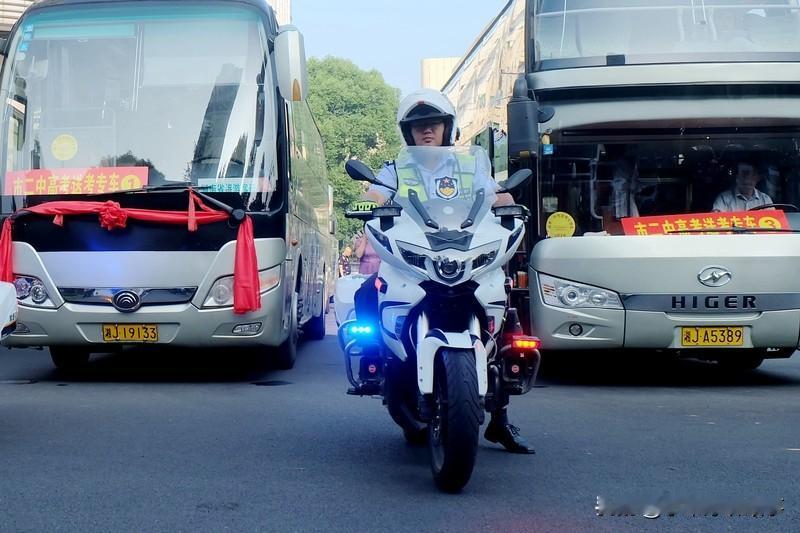 精彩！湘超联赛：常德队4:0横扫张家界，三连胜强势登顶2025年9月26日晚湘