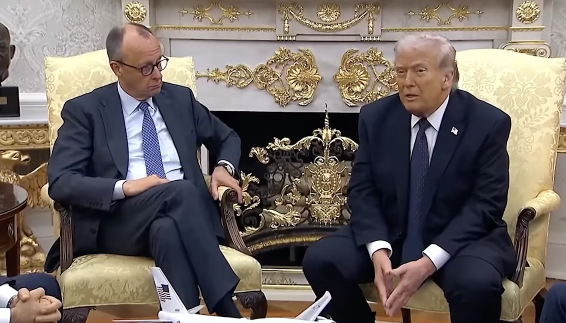 特朗普承认油价或因与伊朗冲突上升