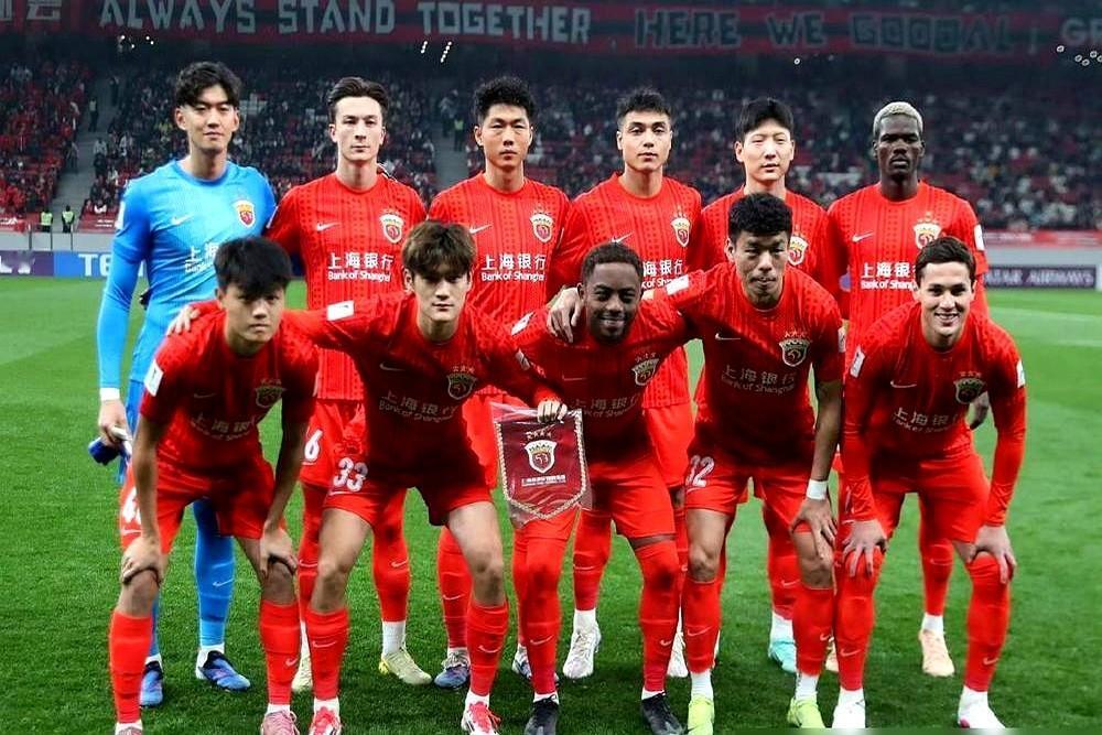 亚冠右路被人打成筛子，球迷都盼着来个狠角色救场。结果，俱乐部没去抢什么大牌前