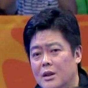 国际乒联在伦敦评出全球仅有六席的功勋大奖，主角蔡振华压根就没露面，直接让王励勤去代领。那时候他在干嘛