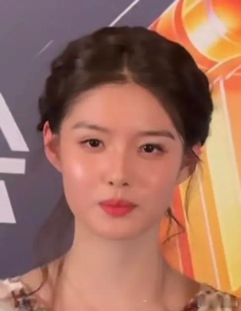 艾米不能细看的脸