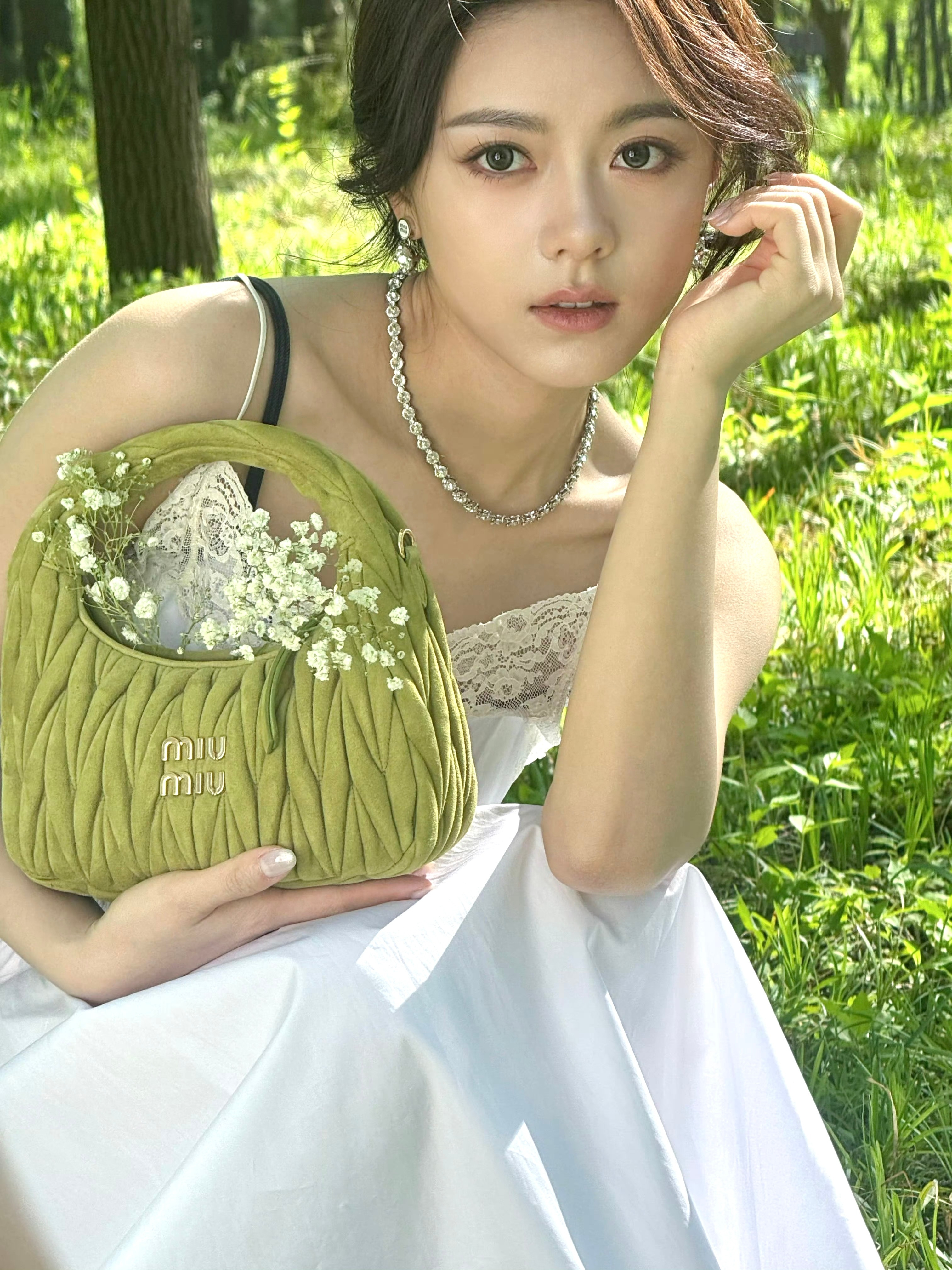 诚心劝赵今麦工作室找个正常审美的摄影师，你这一张live抵你拍10张精修，每次出