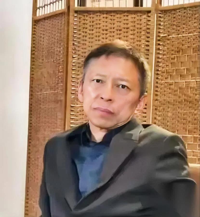 刷到张朝阳的话，我突然骂自己笨。他说要是一无所有回到年轻，肯定一头扎进自媒体