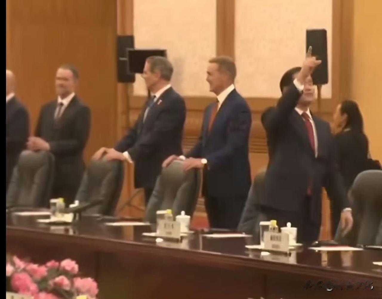 可爱的卢比奥！以前没来过中国，活在美国的信息茧房里，所以疯狂的抹黑中国，疯狂