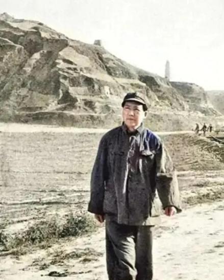 不要再说自己难了，谁能有毛主席难？毛主席回忆延安时期时曾这样说：“我们几乎弄到没