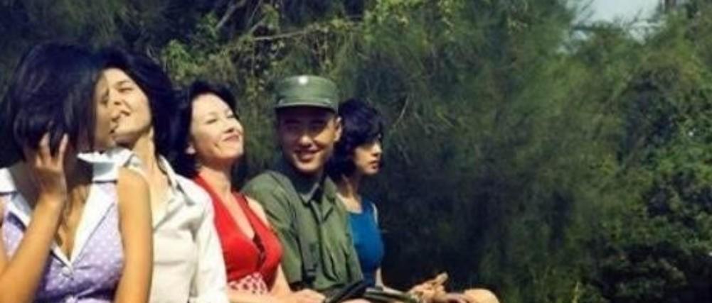 1949年，蒋介石带着60万大军败逃台湾，其中大部分都是没成婚的年轻人，为了解决