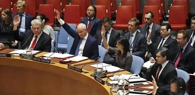 在联合国，五常平时的画风是这样的：美国提案，俄罗斯一票否掉；中俄联手，英美反手再