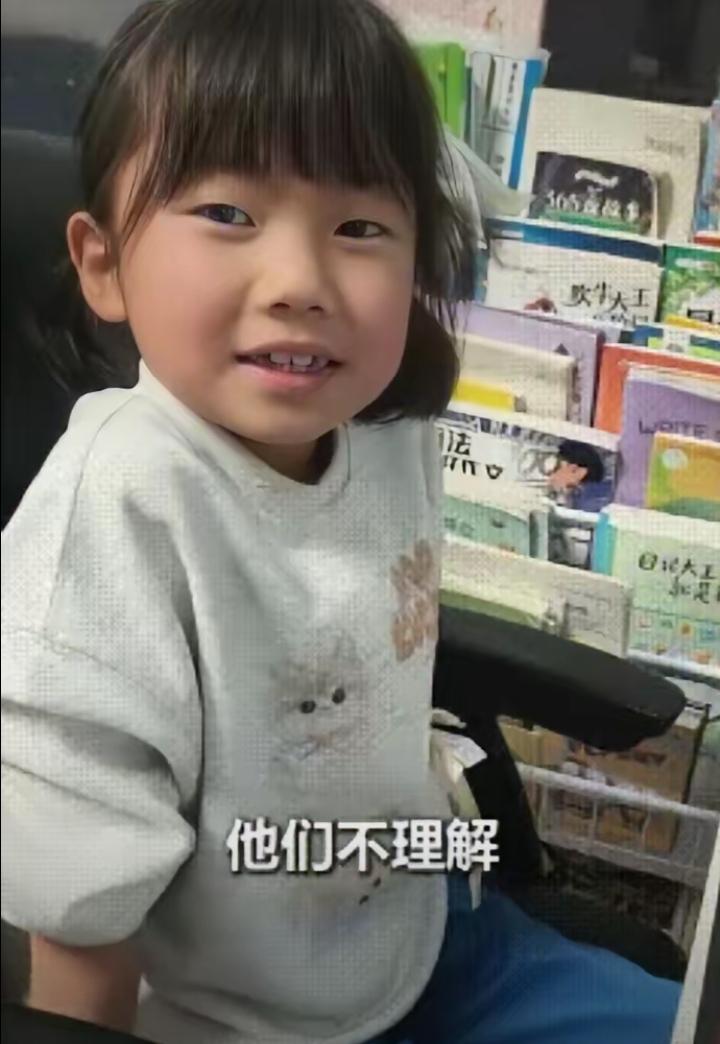 这位陕西小姑娘三观正，不卑不亢，清澈善良！就因为平时光知道专心学习，从不玩手