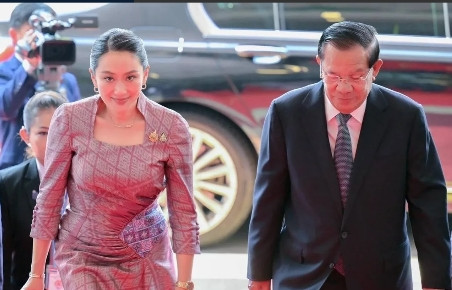 不得不说，他信这盘棋下得实在高明。泰国士兵在边境巡逻时接连遭遇地雷袭击，佩通坦的