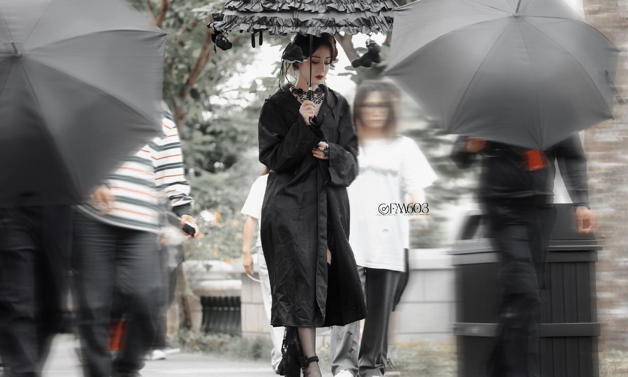 迪丽热巴这黑丝吊带丝袜妆造，简直美得我心跳骤停！