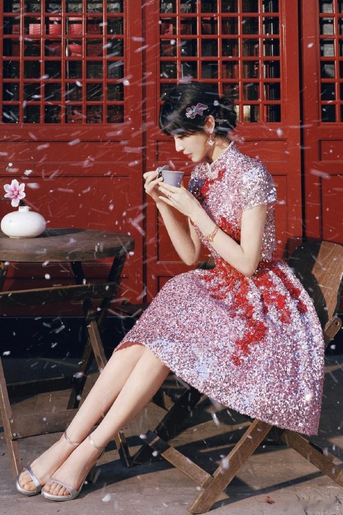 田曦薇过年送送福美哒哒