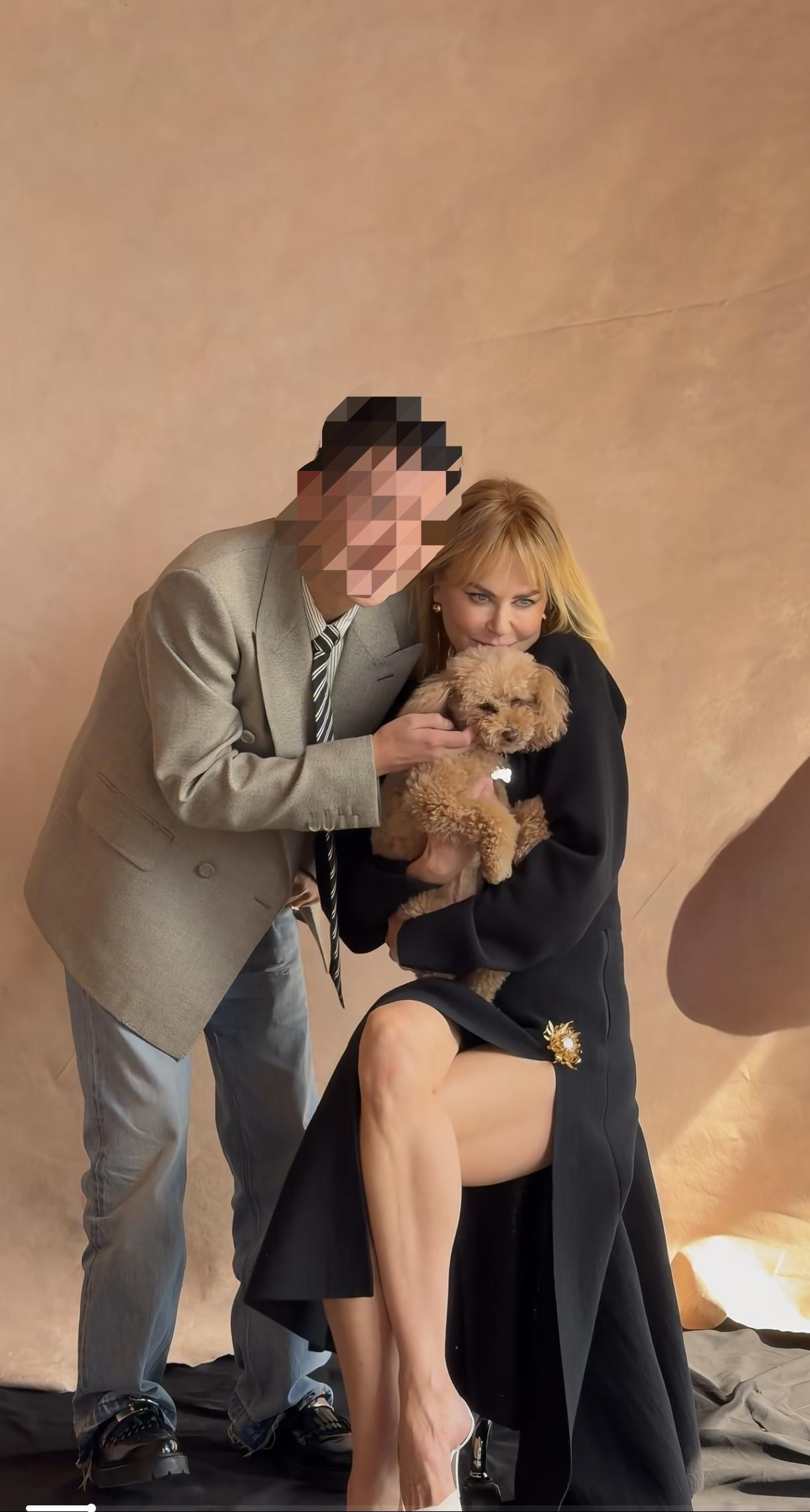 你真有出息，居然能和NicoleKidman合影。含金量一直都在蹭蹭蹭上升～金