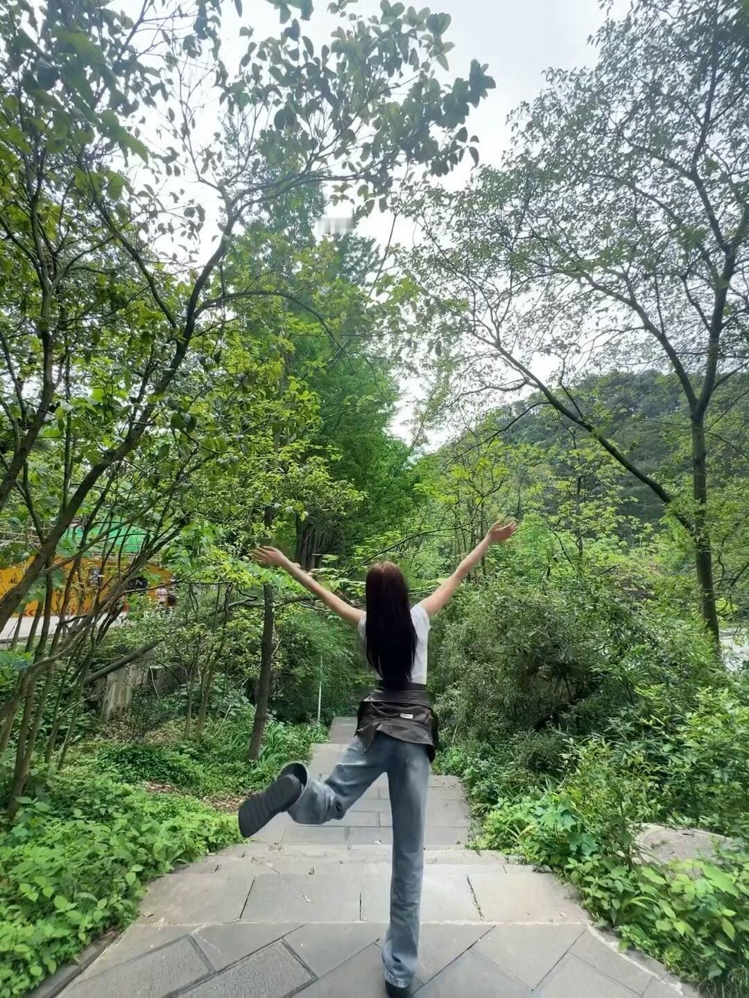 奉劝大家，现在各行各业都不稳定，如果手里有闲钱，千万别瞎折腾，也别乱投资
