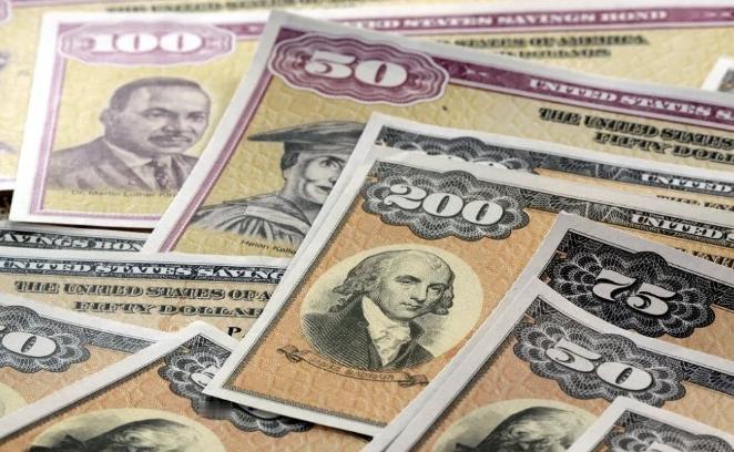 中国抛售美债 当地时间11月18日，美国财政部公布最新数据显示，在2025年