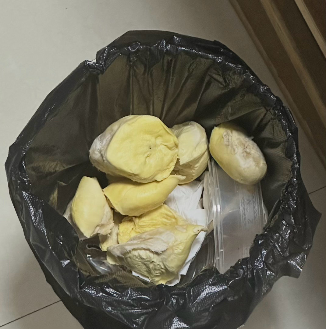 吃完的榴莲别急着扔吃完榴莲别急着扔！别只顾着吃果肉，榴莲壳也有隐藏价值，丢掉实在