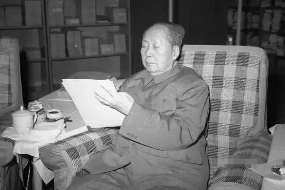 伟人毛泽东让人感动的五件事，鲜为人知： 1.主席喝醉了 1944年，共产
