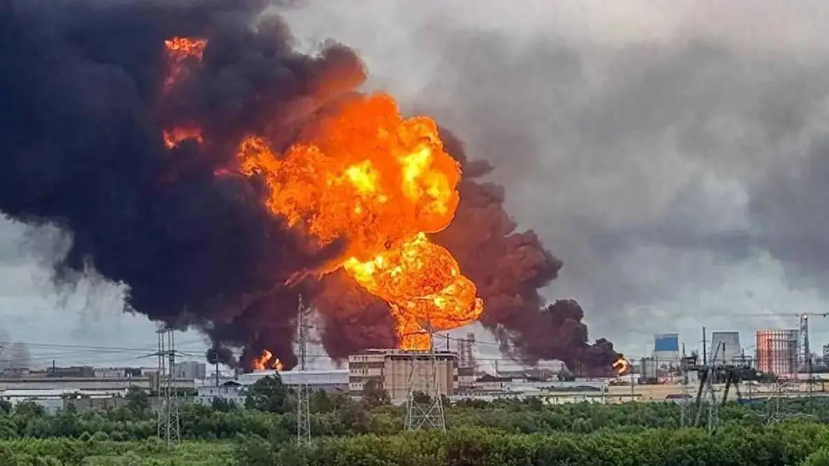 星链被炸瘫了！乌克兰刚动用数以千架无人机突击莫斯科没几天，俄军的回击就精准命中了