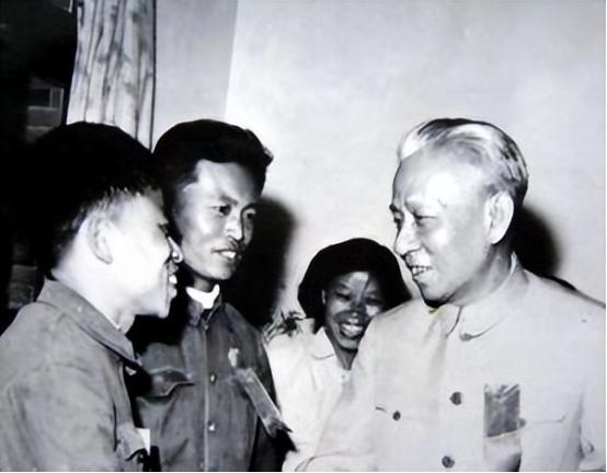 ☁1968年开除刘少奇党籍，132人举手表决，唯独一名传奇女性不表态 