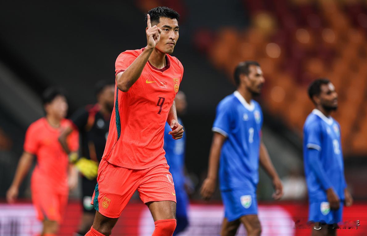 王子铭13分钟帽子戏法！国足3-0战胜马尔代夫。王子铭之前11场国家队一球没进