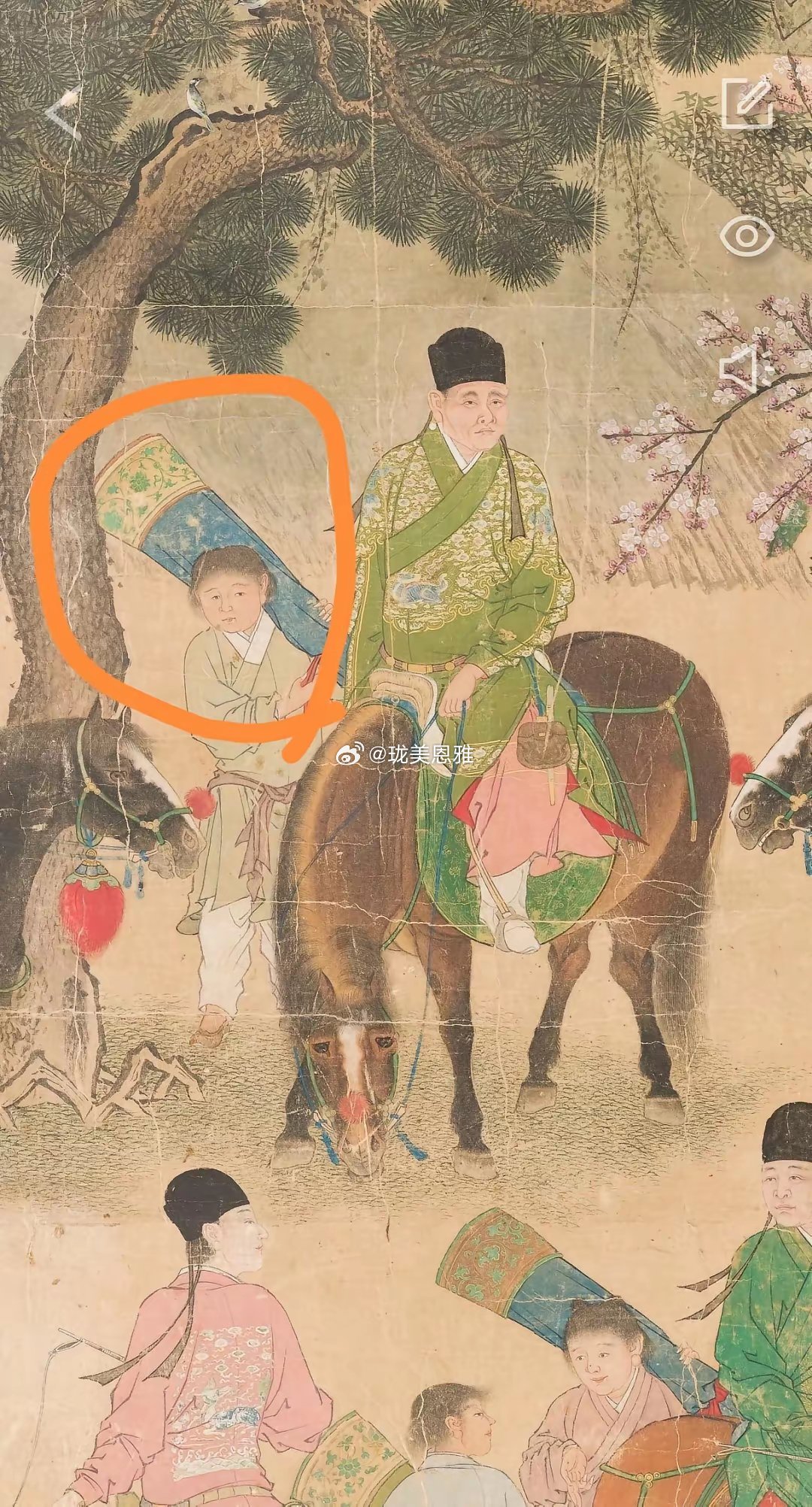 明宣宗行乐图侍从手上拿的是什么这个是古琴还是箭囊啊？像伞没有柄？