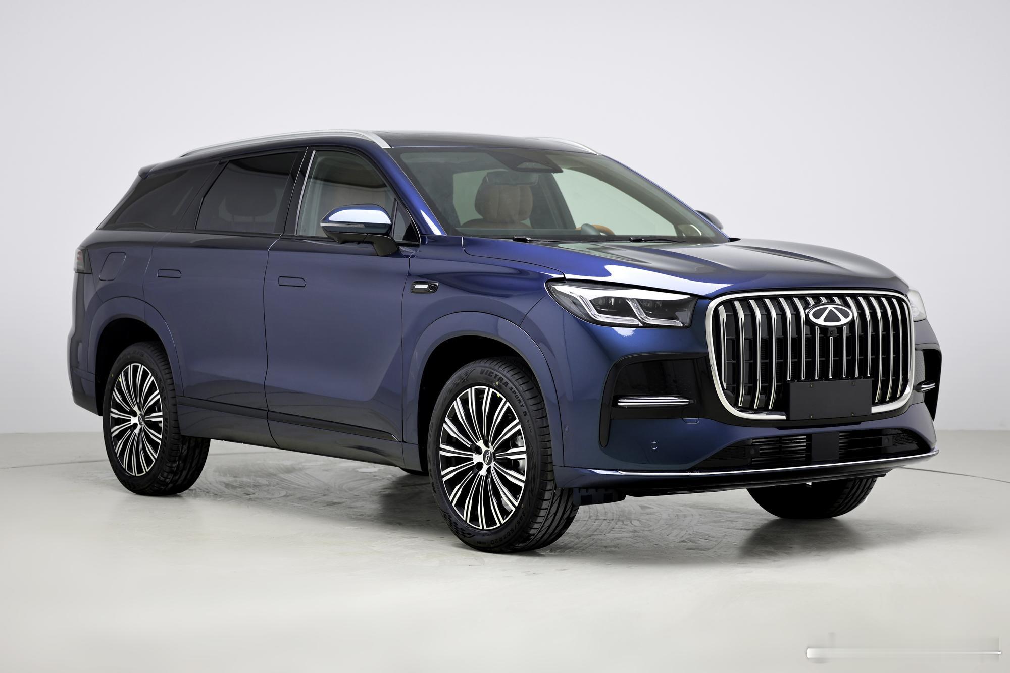 奇瑞瑞虎9中期改款上新工信部车展，大灯、中网更圆润，两侧雾灯框面积更大，车尾