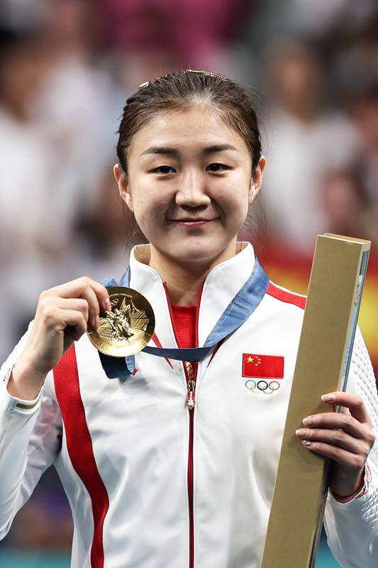 太燃了！陈梦含泪夺冠，赛后却一个动作引爆全网！山东女团这冠军拿得太不容易！刚刚