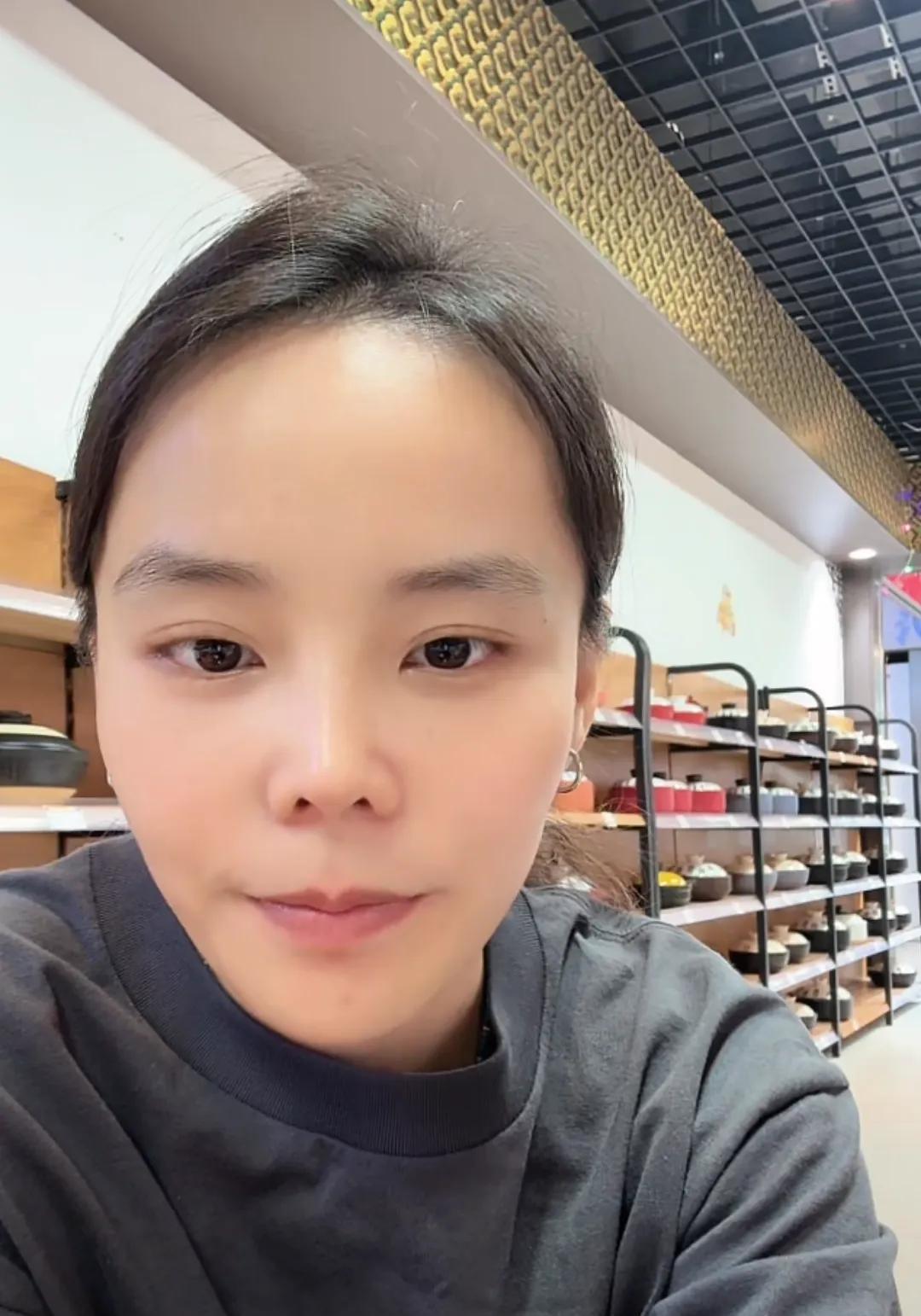 熊磊今天说我会做好自己，会带好你们喜欢的言宝的！小熊今天直播时，翻出了几年前的