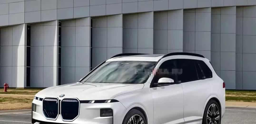中美贸易和解，宝马X7又活过来了，改款车型颜值大幅提升，看来设计师换了有效果了！