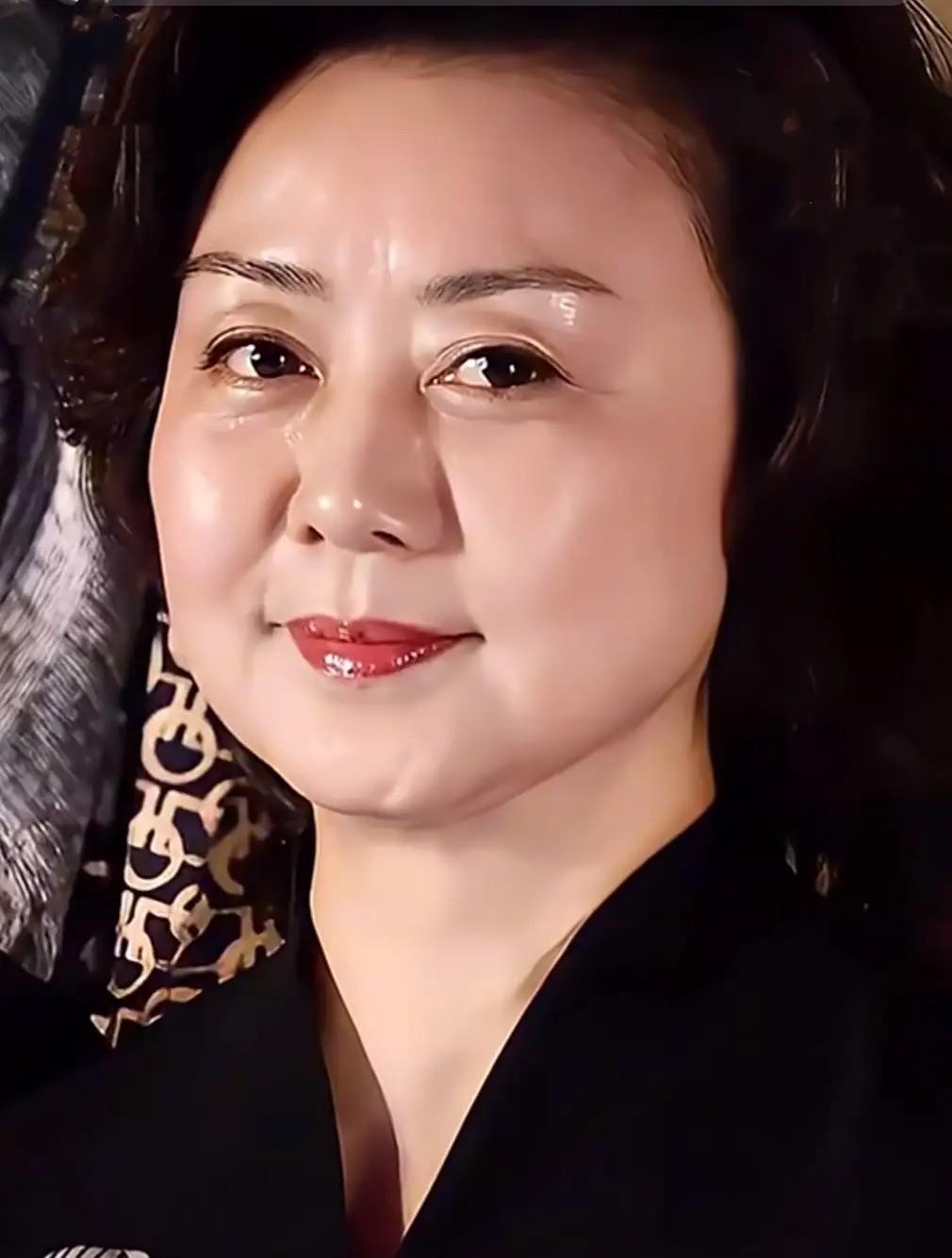 真看不出来她美在哪里，五官平平，又一脸的横肉，怎么就能被誉为“京剧第一美人”呢？
