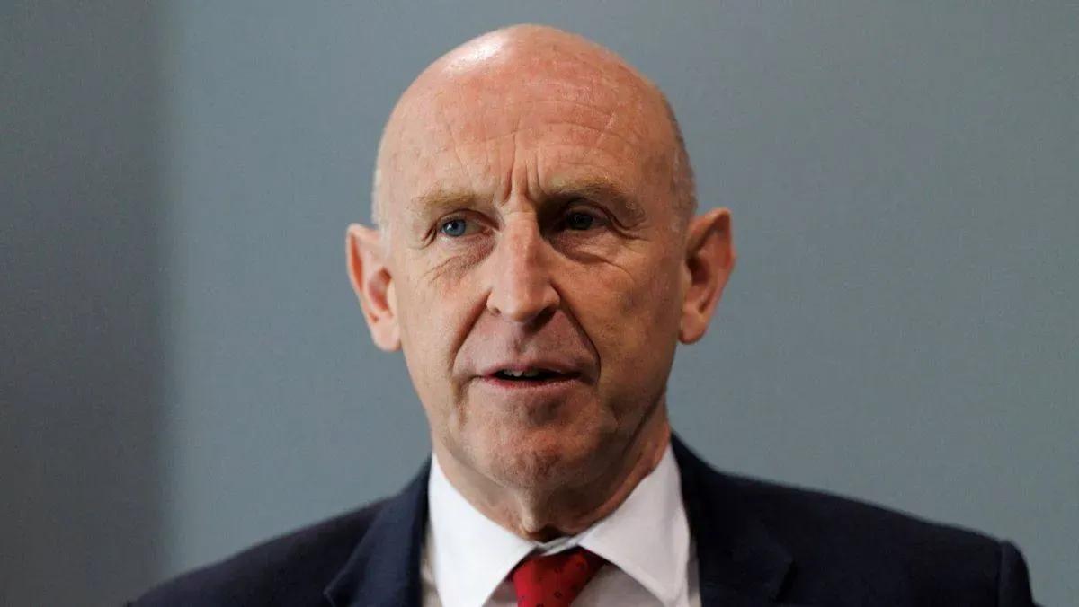 【不是狂，而是蠢】英国国防大臣约翰·希利表示，他希望派遣英军前往乌克兰，这样做