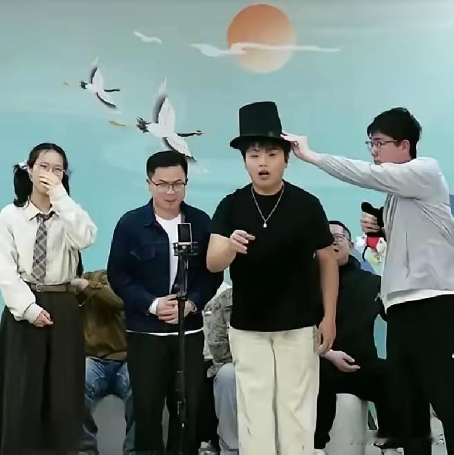 街上一声师爷换来咧嘴一笑，郭德纲到底认没认这个徒孙？曹云金有个大徒弟叫刘连喜