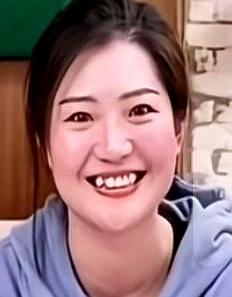 这次乐享会给盼盼那个特写，真给我看愣了。那个和宇辉同款的牙缝没了，标志性的小虎