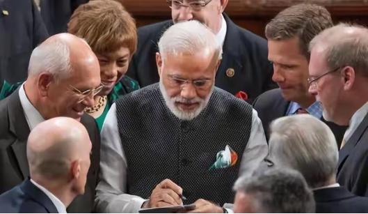 国际经济圈最近因为印度的GDP数据吵翻了天，一边是国际货币基金组织（IMF）拿着