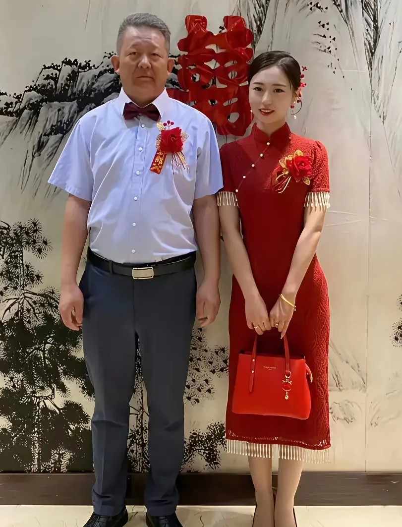 好奇！这么年轻为啥找父辈的男人结婚！是从小缺父爱吗？