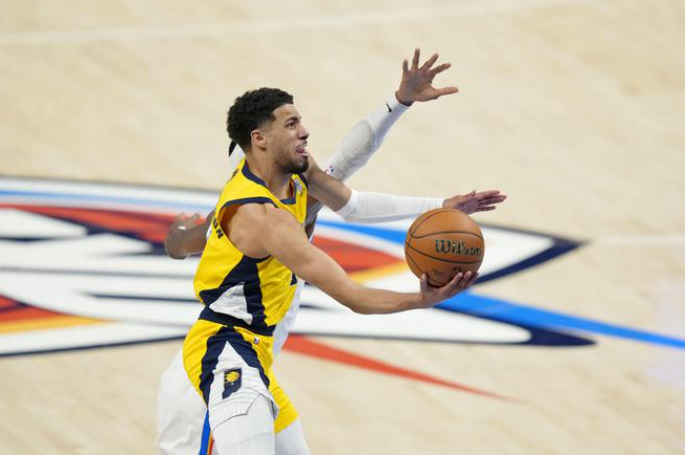 全面！哈利伯顿首节拿到3分2篮板3助攻1抢断1盖帽6月9日NBA总决赛，步行