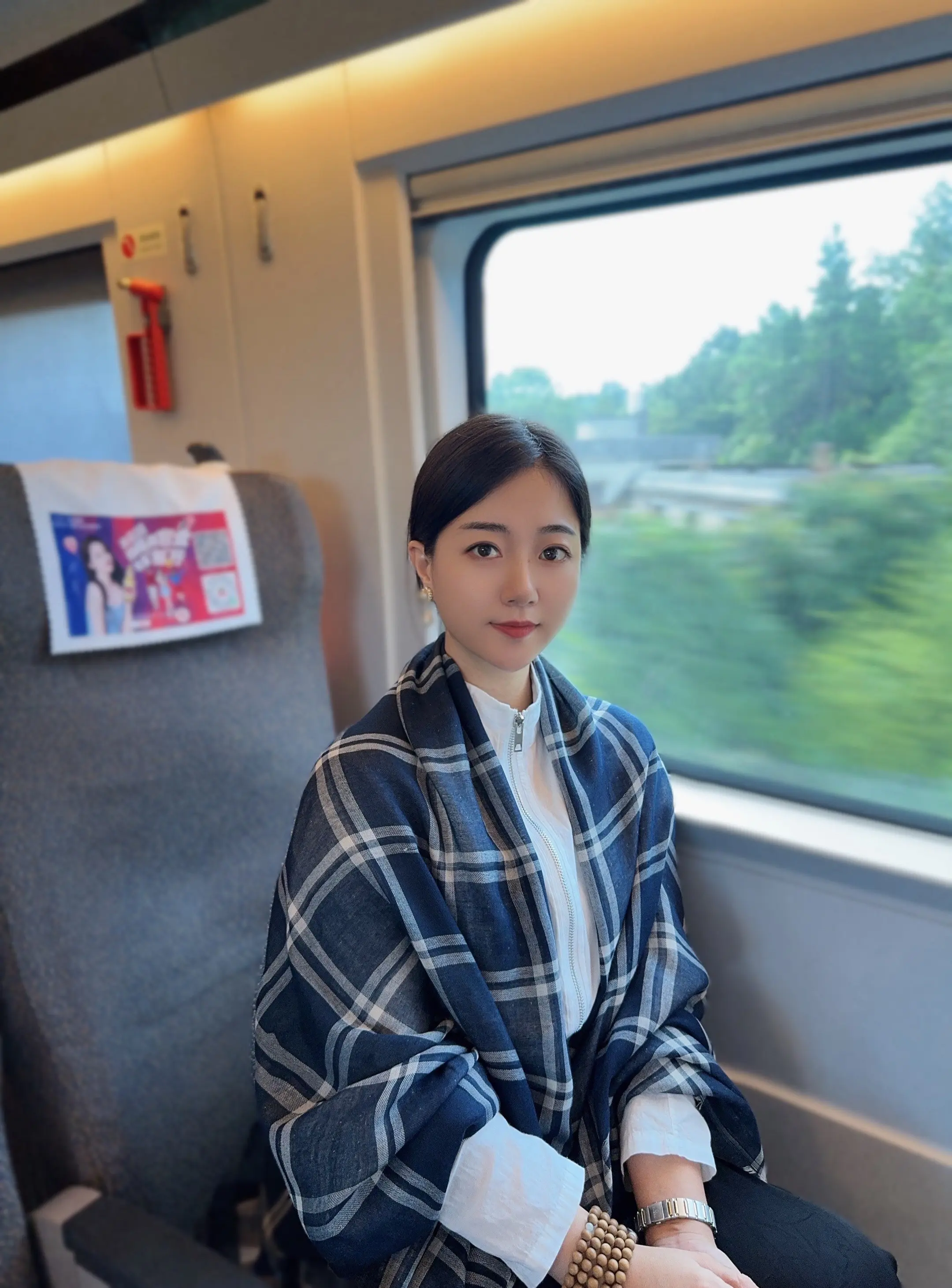 “多拍照，少内耗。因为你记录的样子，就是你认真生活的样子。也就是你在悄...