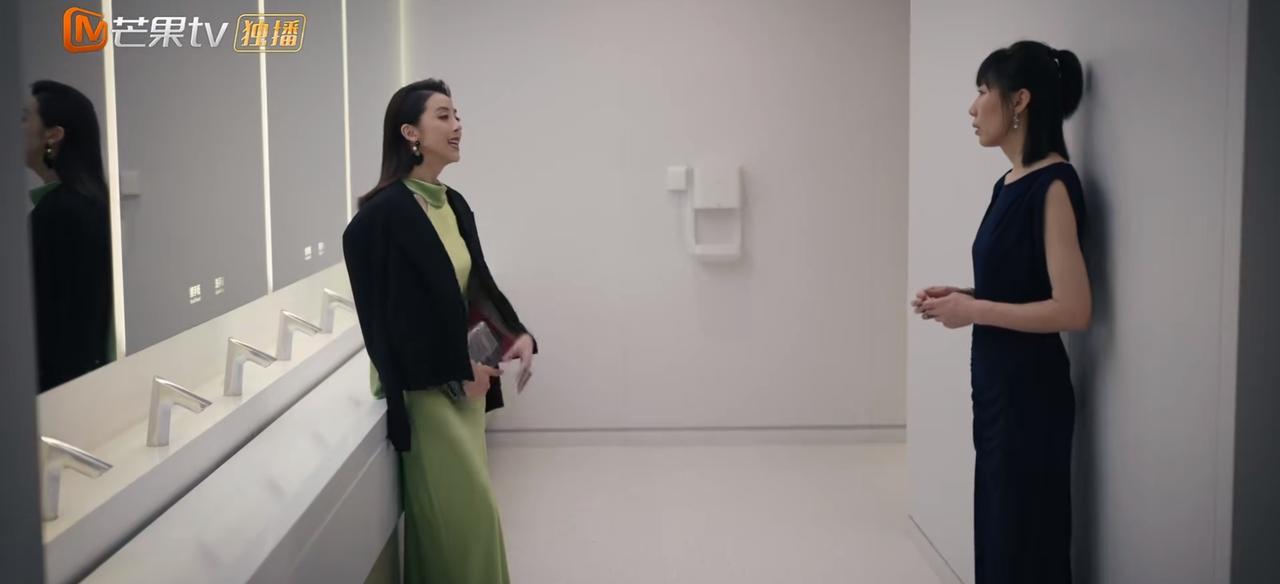 《时差一万公里》黄小蕾任素汐同框，最吸引你的是什么？最吸引我的是耳环，不管是