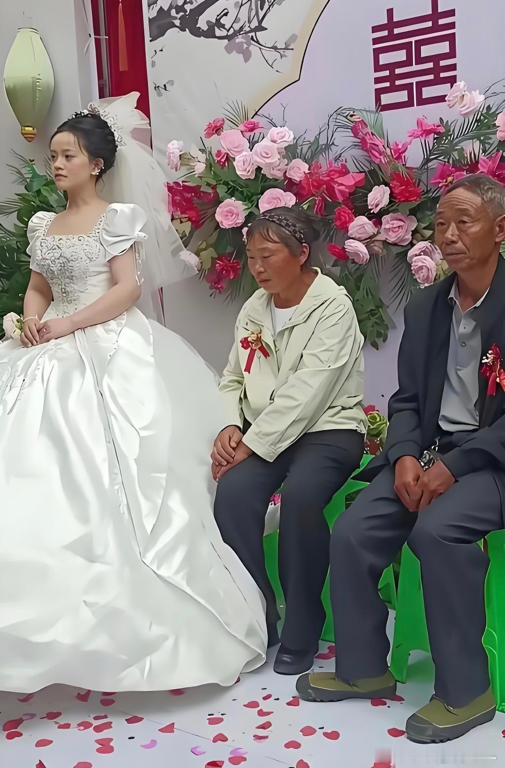 看到这一幕好心酸！父母这样的条件，有必要搞这么隆重的婚礼吗？