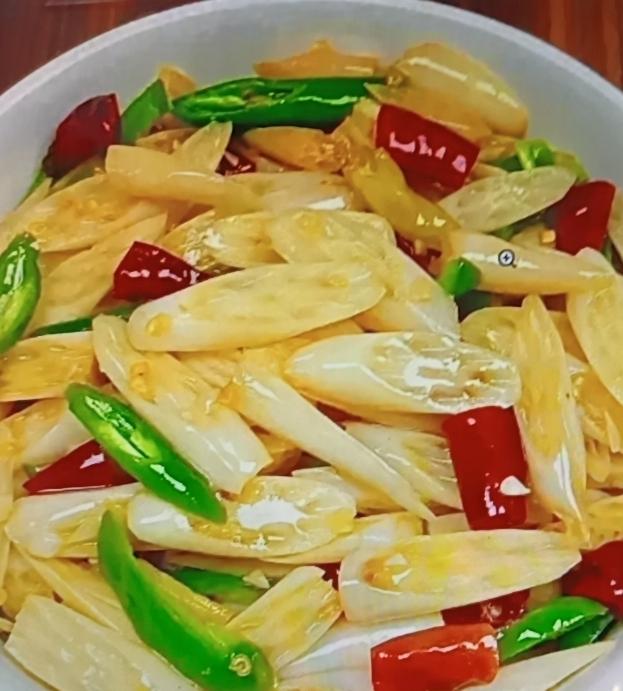 年纪大了，就别光盯着白菜豆腐吃啦，想腿脚强健、精神饱满，试试这些家常菜。肉沫土