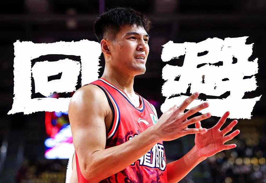 郭艾伦：豪哥，这球队的外教挺会来事啊？你这打前东家，让你首发出战。陈国豪：我这